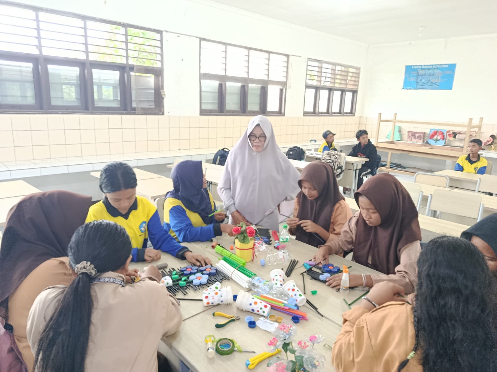 Praktik di Laboratorium IPA